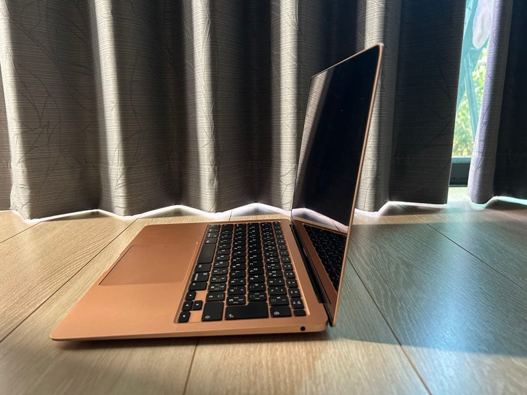 スヌーピー ステッカー付き ゴールド MacBook