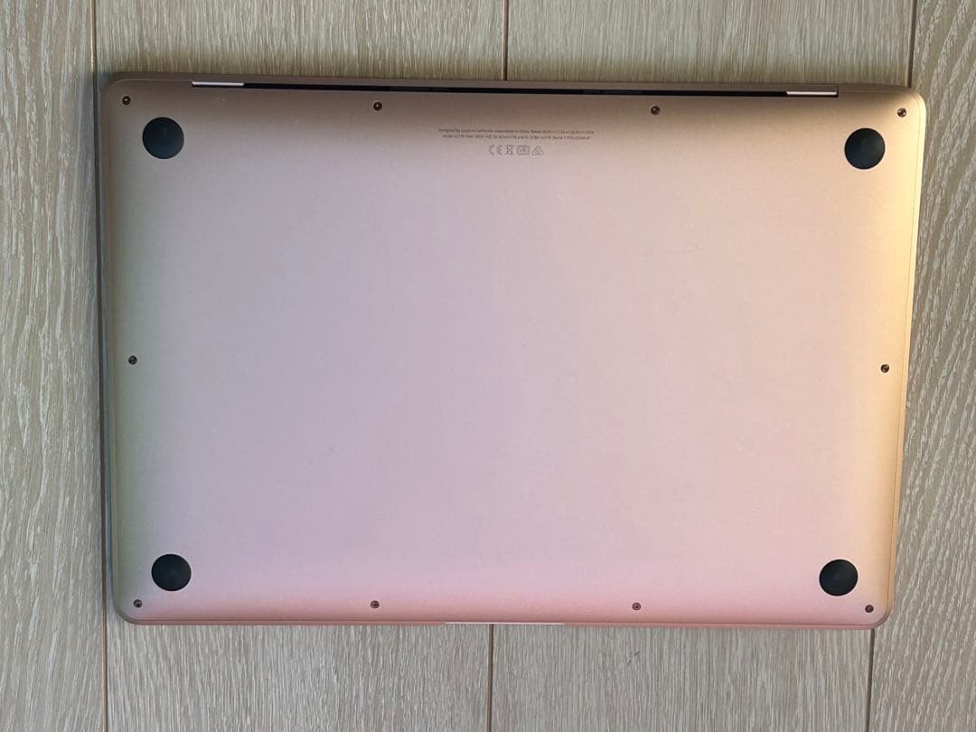 スヌーピー ステッカー付き ゴールド MacBook