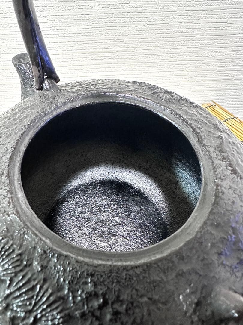 未使用品　供箱等付属品付　南部喜州 (及川 喜徳)造　鍛治打袋鉉１５型　南部鉄瓶