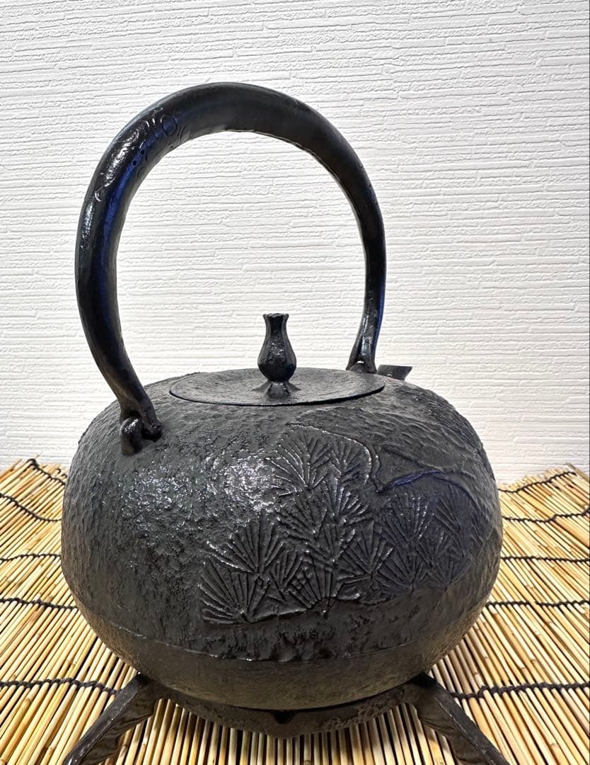 未使用品　供箱等付属品付　南部喜州 (及川 喜徳)造　鍛治打袋鉉１５型　南部鉄瓶