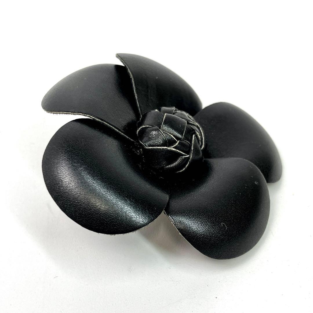 CHANEL カメリア コサージュ ブローチ シャネル レザー ブラック ミニ