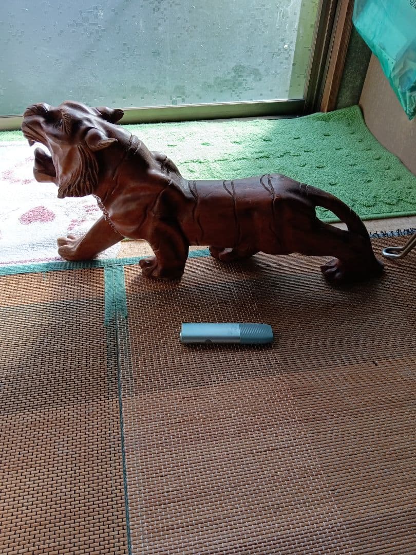 木製虎彫刻 約50cm 茶色