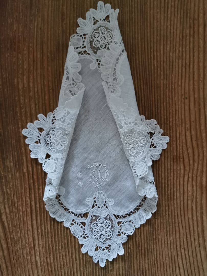 アンティーク ポワンドガーズ ブリュッセルデュセスレースハンカチ イニシャル刺繍