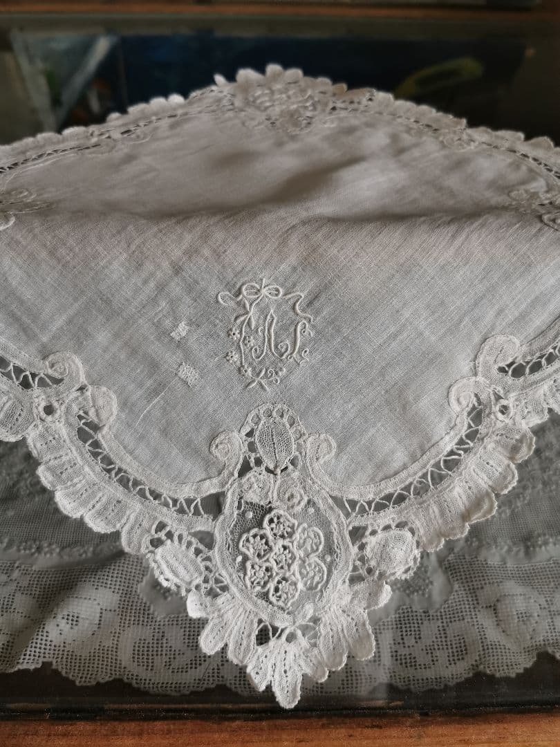 アンティーク ポワンドガーズ ブリュッセルデュセスレースハンカチ イニシャル刺繍