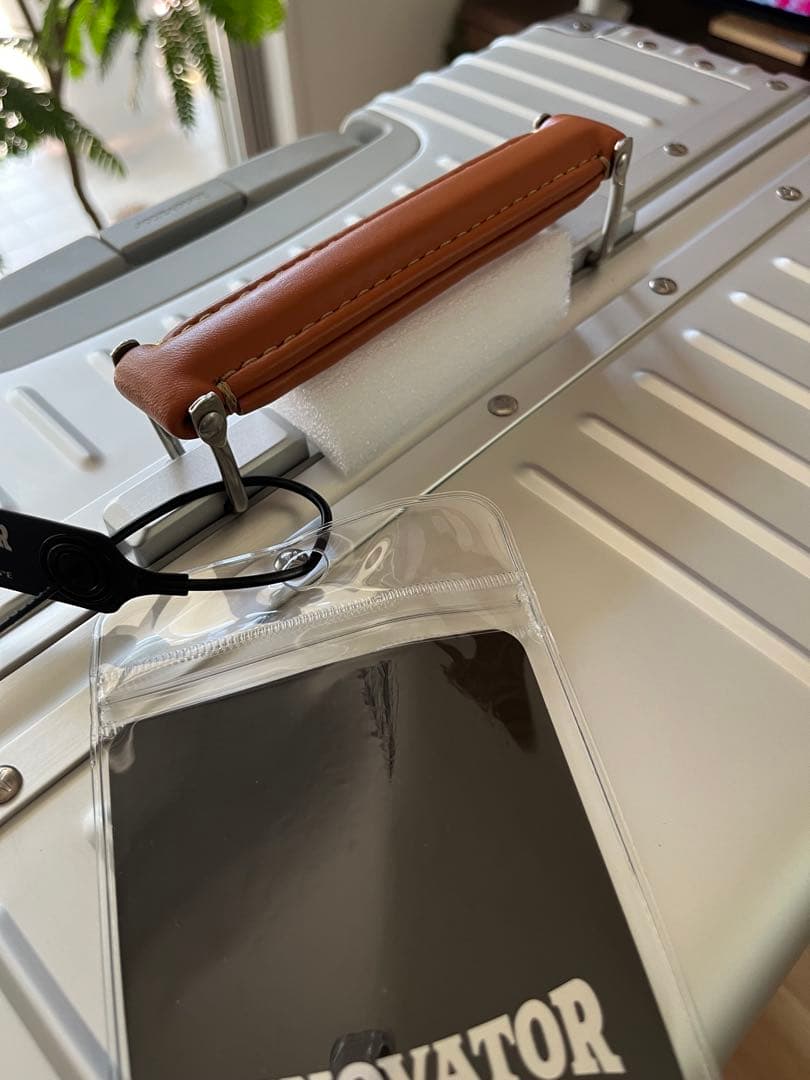 イノベーター　INV7811STP スターリングシルバー 96L キャリーケース