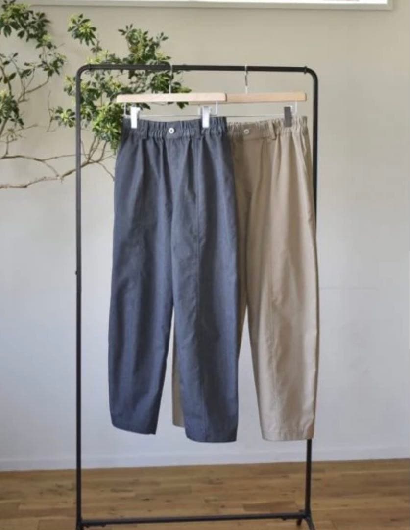OUR チャコールグレー コクーンパンツ コットン混紡
