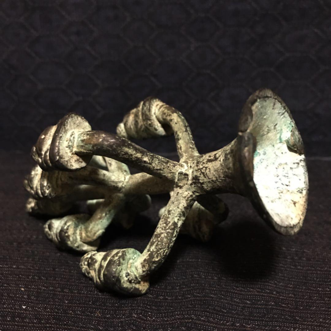 廃寺の本尊の側にあった古銅の仏像