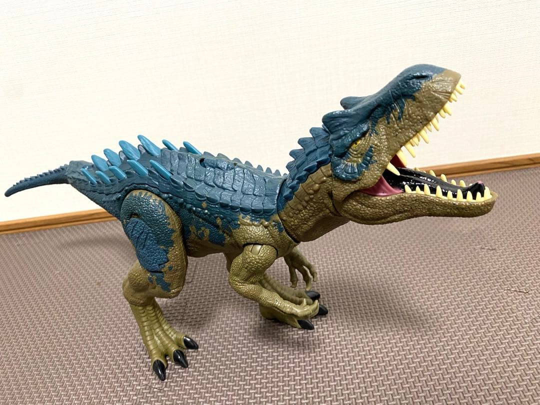 【美品】ジュラシック・ワールドカルノタウルスアロサウルス