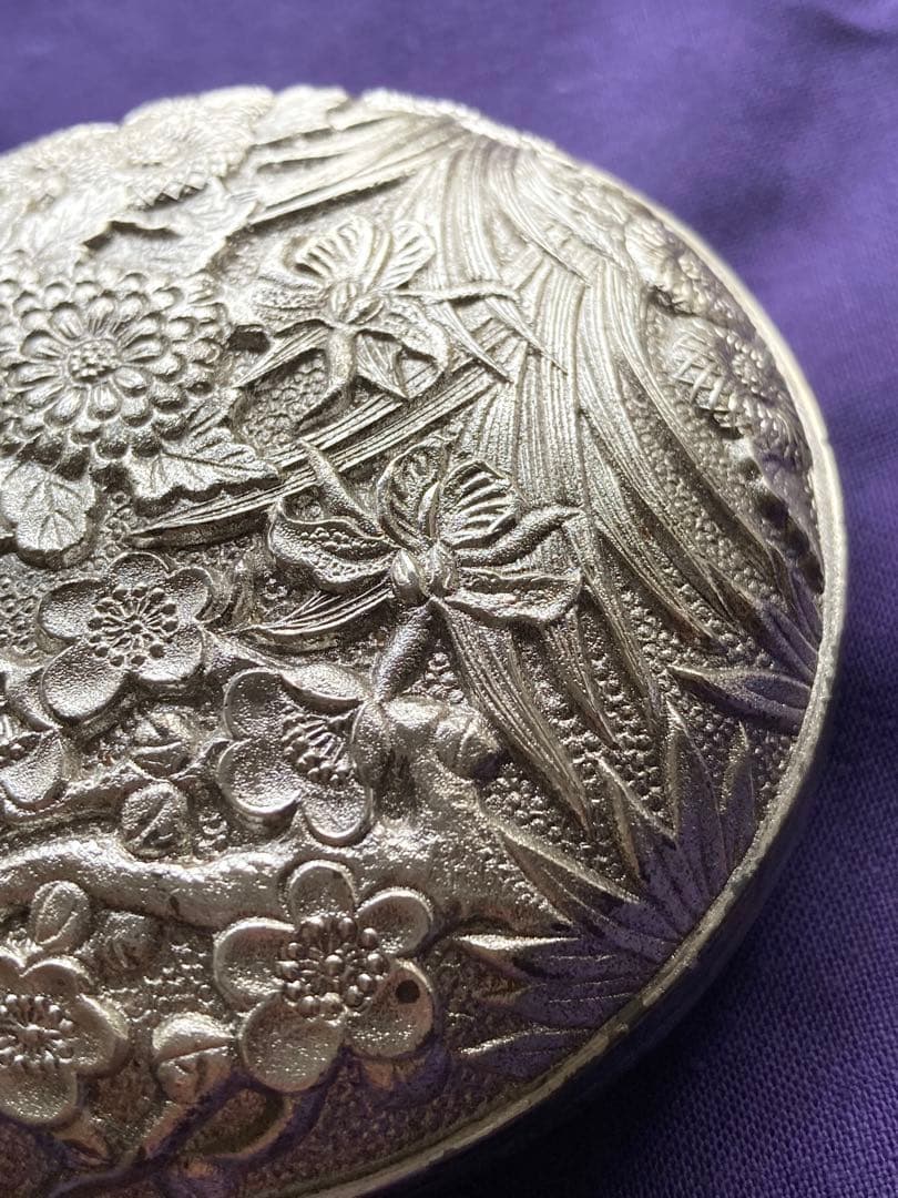 大幅値下げ‼️ 美品！　瑞両　金属製香合　菊・笹・梅など精緻な柄物