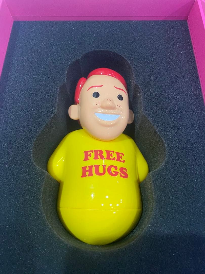 ホアン・コルネラ Joan Cornella フィギュア FREE HUGS