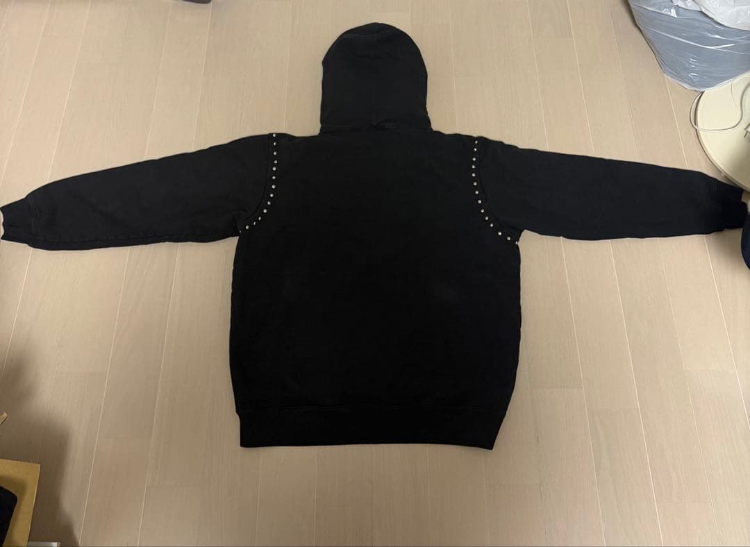 SUPREME スタッズ付き黒パーカー