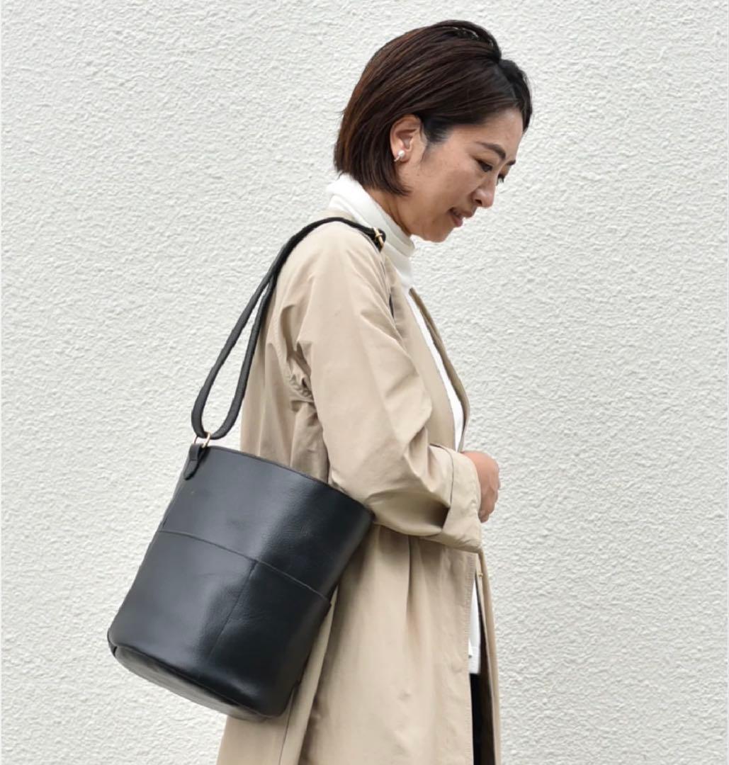 our こだわりレザーのバケツバッグ ブラック