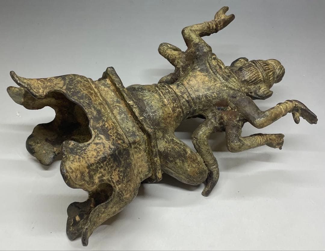 自在菩薩坐像　六手観音像　鉄製　C3120