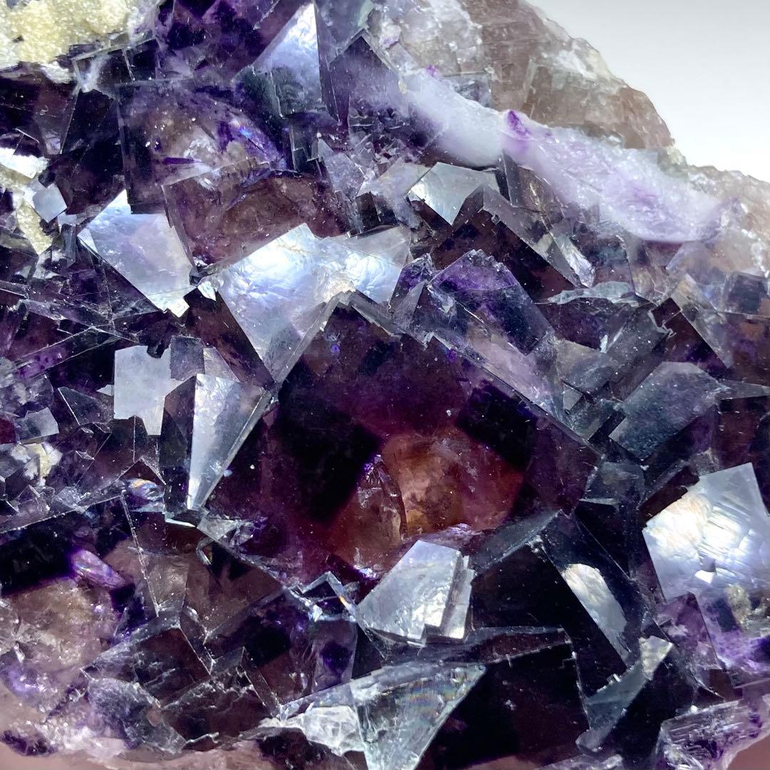 蛍石 ゾーニング パープル フローライト 母岩付き 原石 鉱物 鉱石 天然石