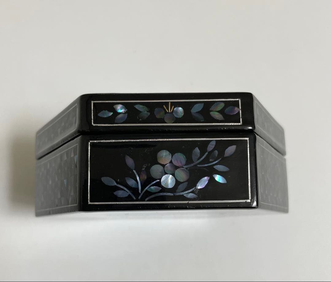 螺鈿細工 小物入れ　美術品　アンティーク　工芸品　螺鈿