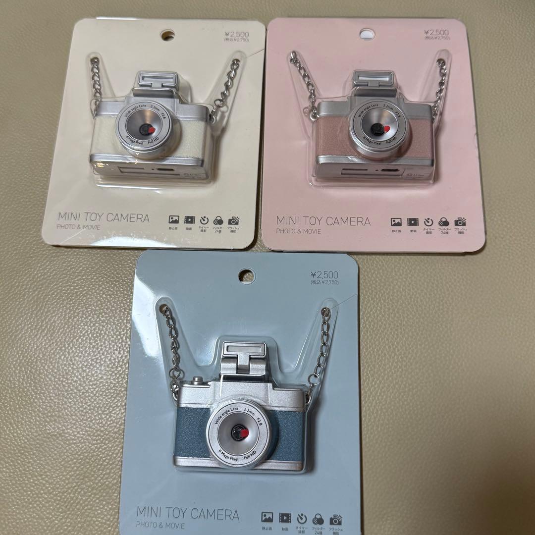 3COINSスリーズ スリコ ミニトイカメラ アイボリー ブルー ピンク
