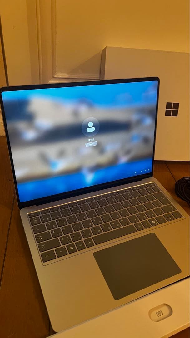 美品Microsoft Surface Laptop第7世代Snapdragon