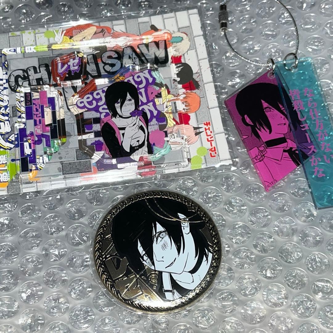 チェンソーマン　レゼ　缶バッジ　二連キーホルダー　アクリルフィギュアコレクション