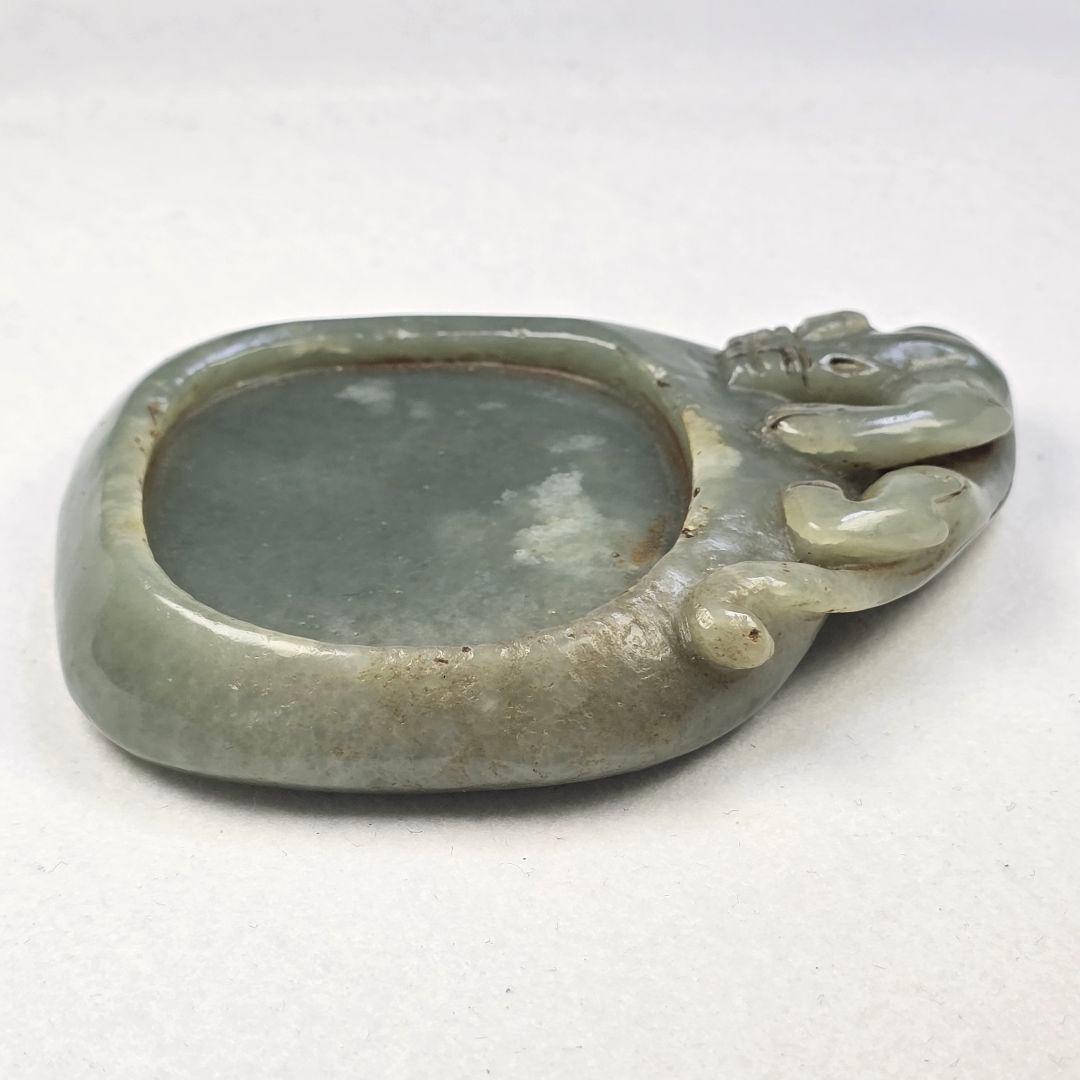 古文房具 本物和田玉 原石 手彫 清代 蟠螭出郭紋 筆添 玉硯 置物 文鎮