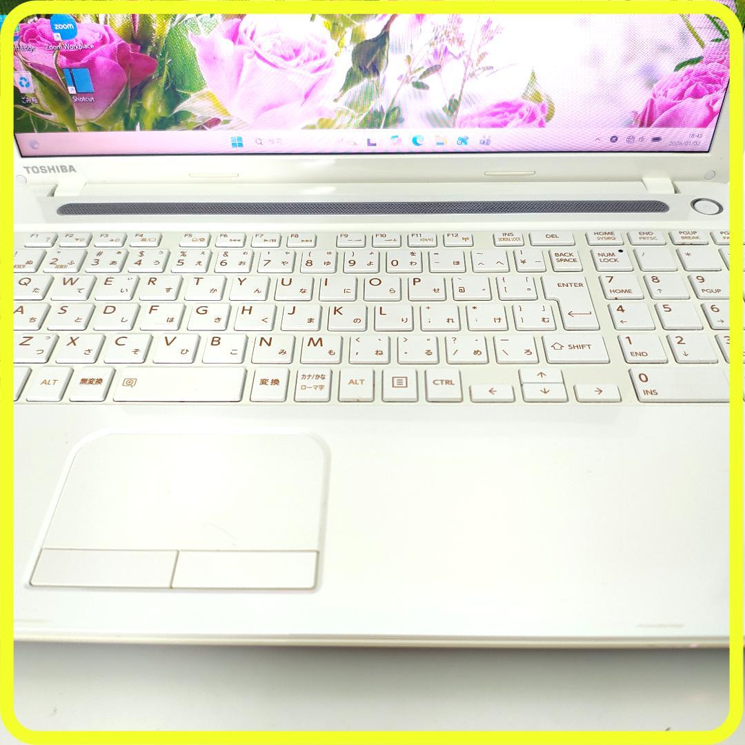 白　新品SSD256GB⭐️windows11　ノートパソコン　カメラ　785