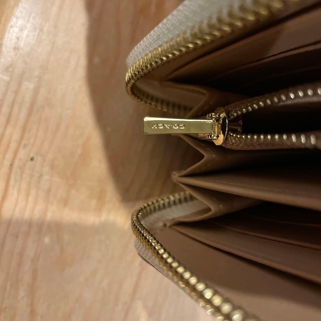 花柄デザインの長財布　コーチ　coach