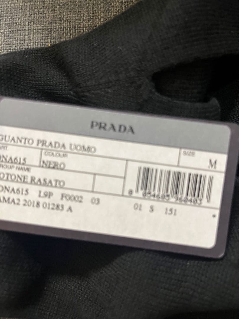 PRADA ブラック手袋 Mサイズ　グローブ