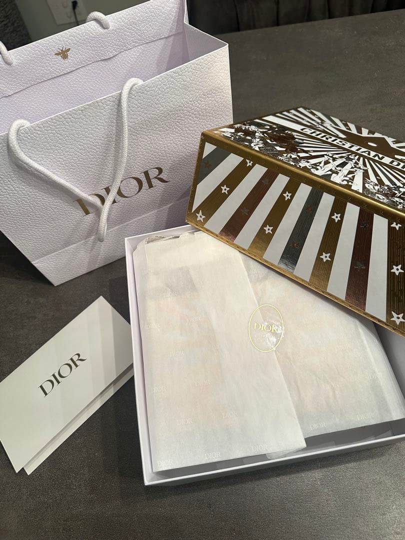 Dior ホリデー　2025 ギフトボックス付き
