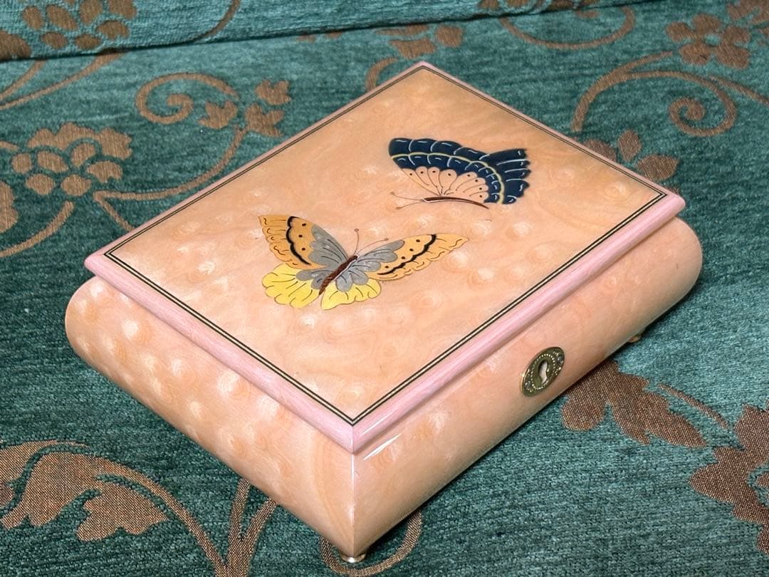 小樽オルゴール堂 オルゴール木製 色絵蝶々図曲:世界に一つだけの花 宝石箱化粧箱