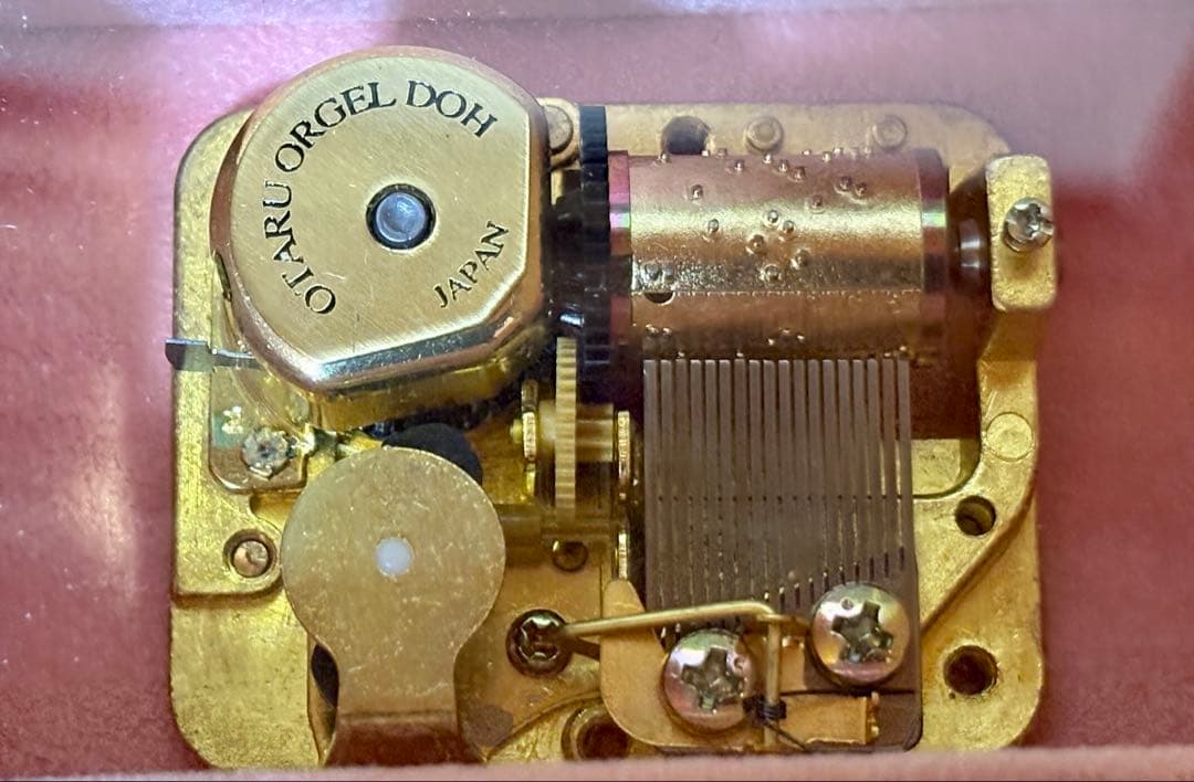 小樽オルゴール堂 オルゴール木製 色絵蝶々図曲:世界に一つだけの花 宝石箱化粧箱