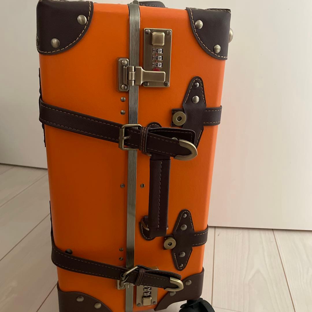 キャリーケース　トランク　スーツケース　オレンジ　旅行
