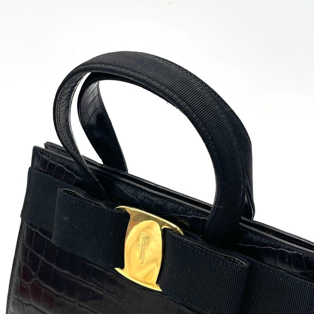 美品● フェラガモ ハンドバッグ ヴァラリボン 金具 クロコ ブラック レザー