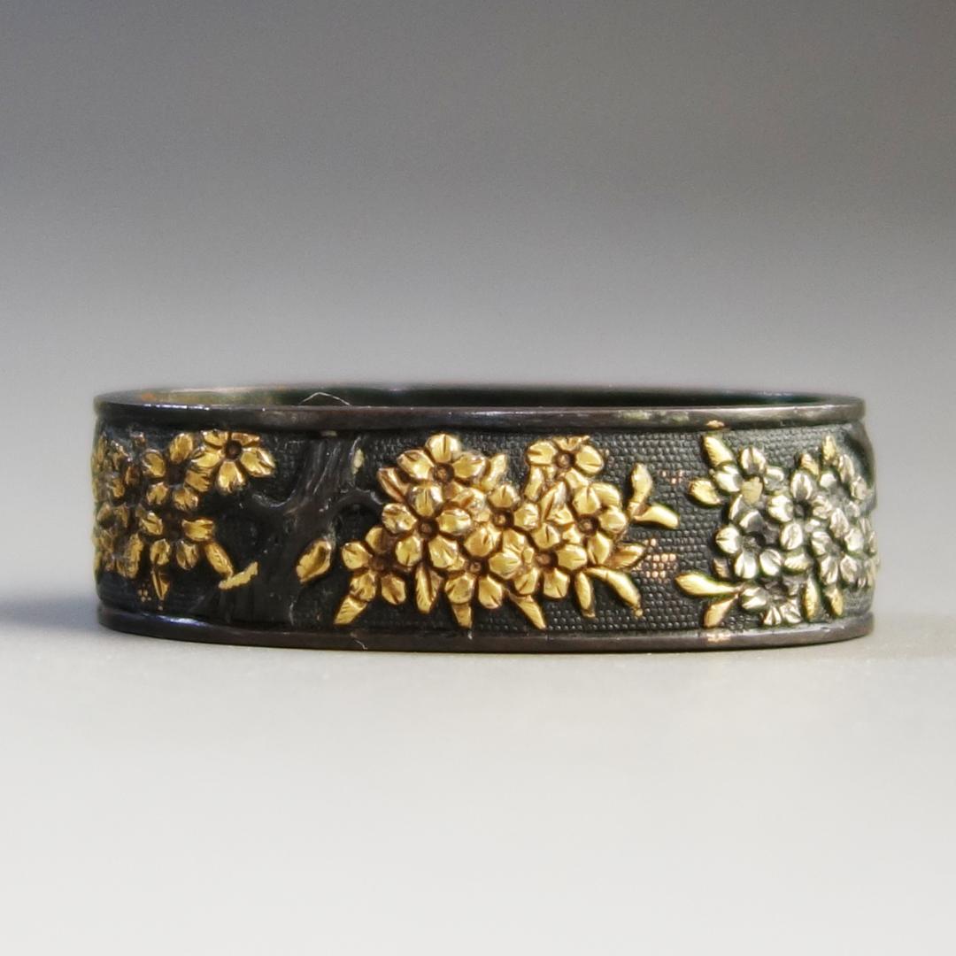 【赤銅魚子地 金銀色絵 桜花図縁頭】刀装具 縁頭 鍔 鐔 日本刀 武具 骨董