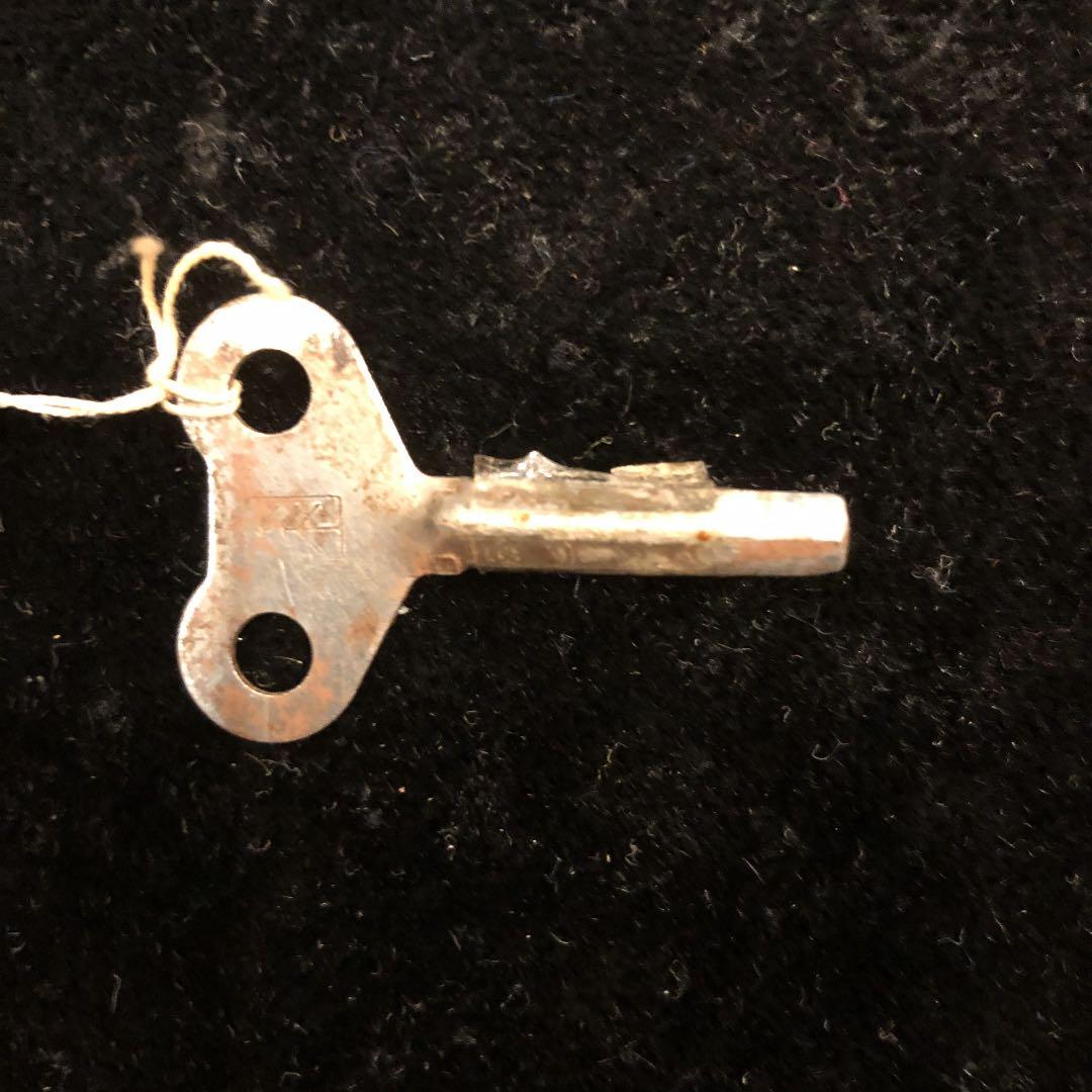 アンティーク　イギリス製　ブリキのゼンマイ仕掛けの自動車