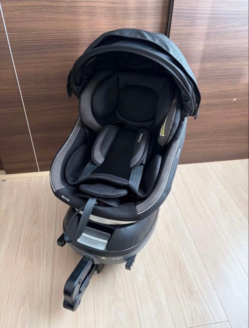 回転式ブラックチャイルドシート