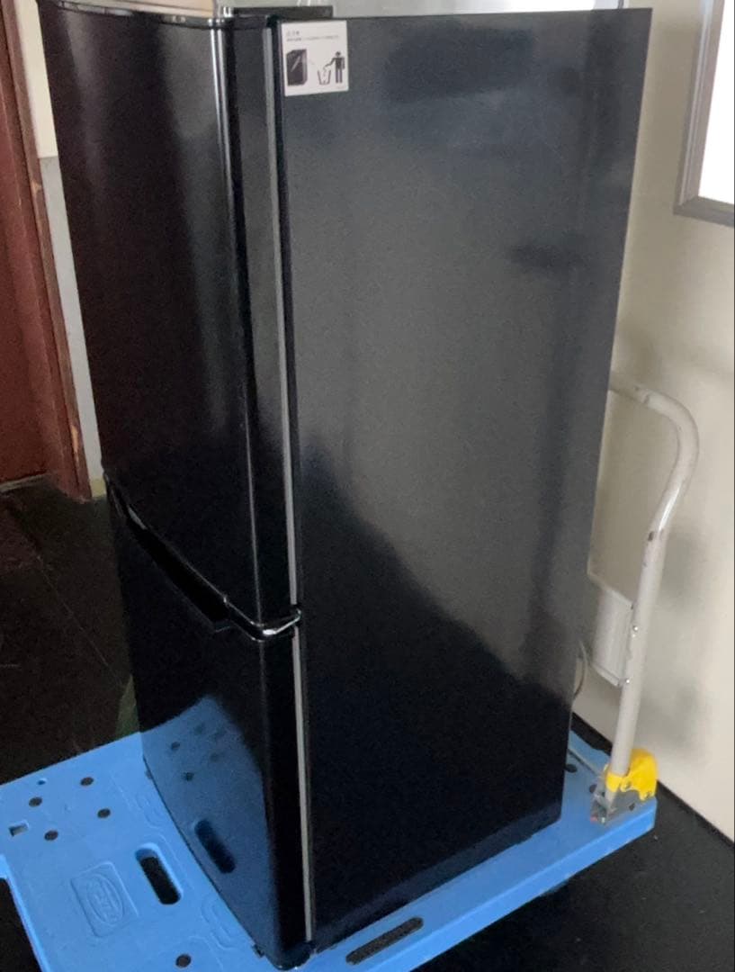 【引取り限定／東京都瑞穂町】山善 冷凍冷蔵庫 YFR-D111(B) 106L