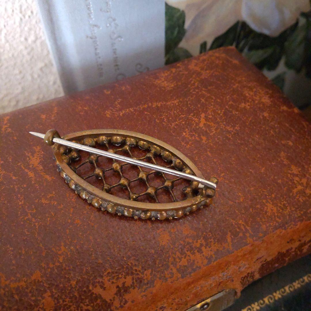 イギリスアンティーク　ブローチ