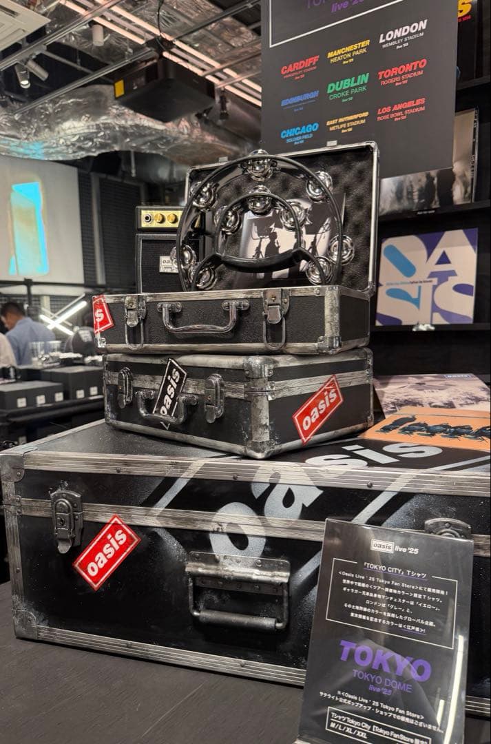 完売 公式oasis live '25 東京公演Tシャツ モノクロ Lサイズ