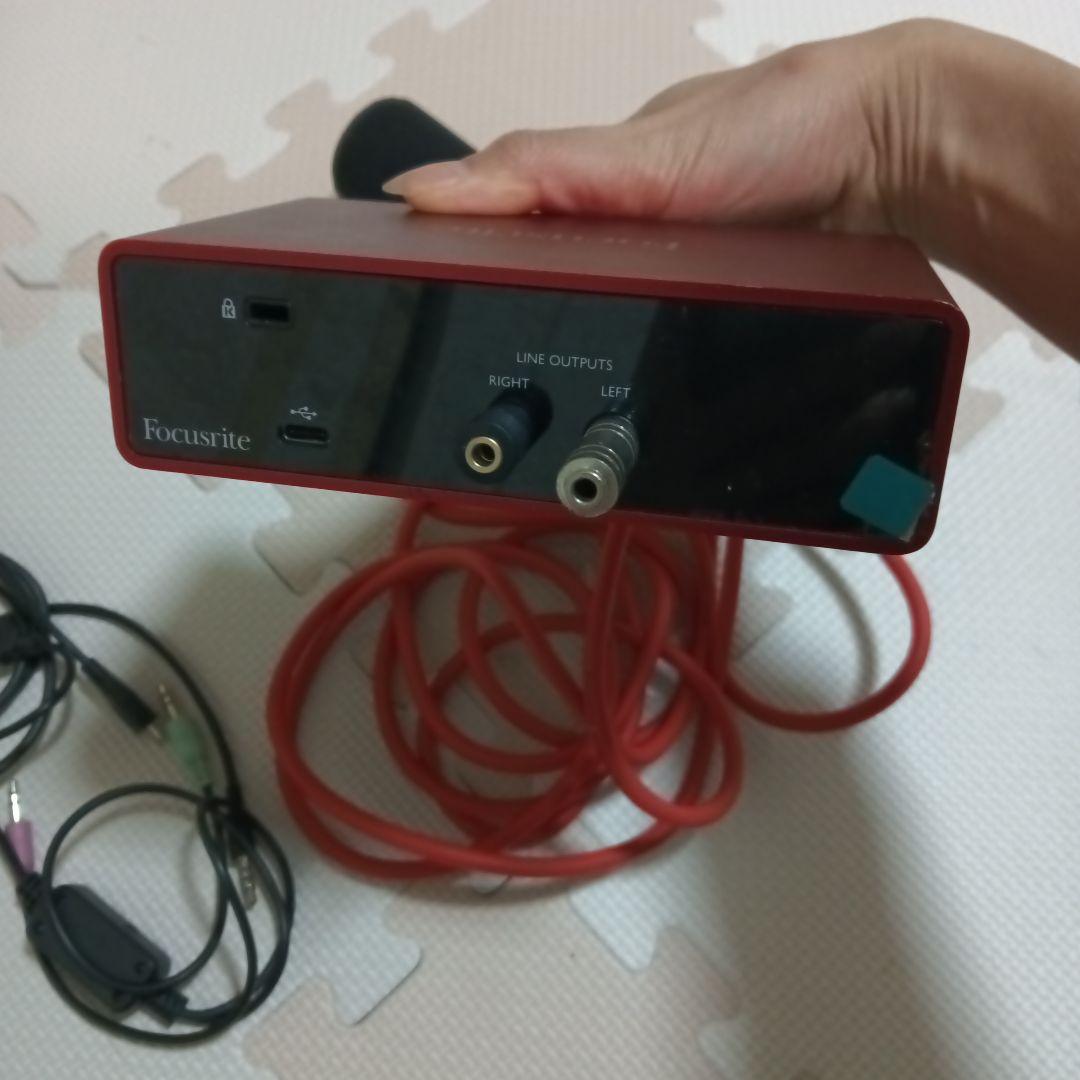 Focusrite Scarlett オーディオインターフェイス。