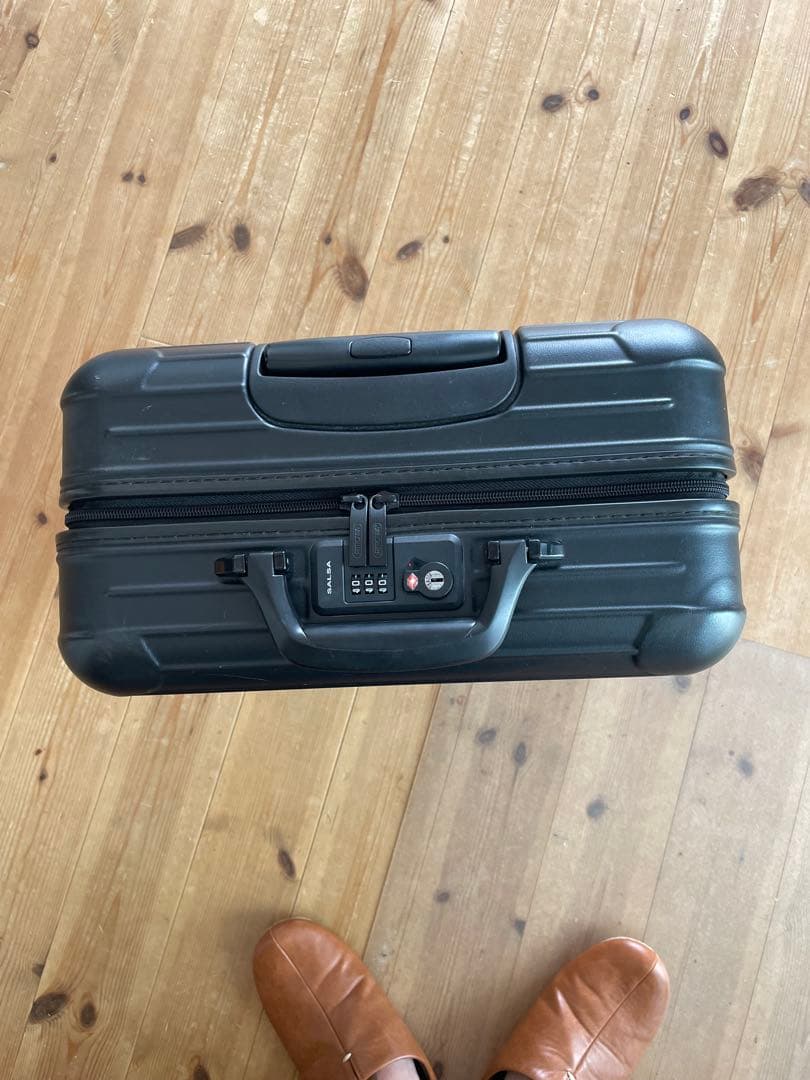 RIMOWA(リモワ サルサ）　27L　キャリーケース　４輪