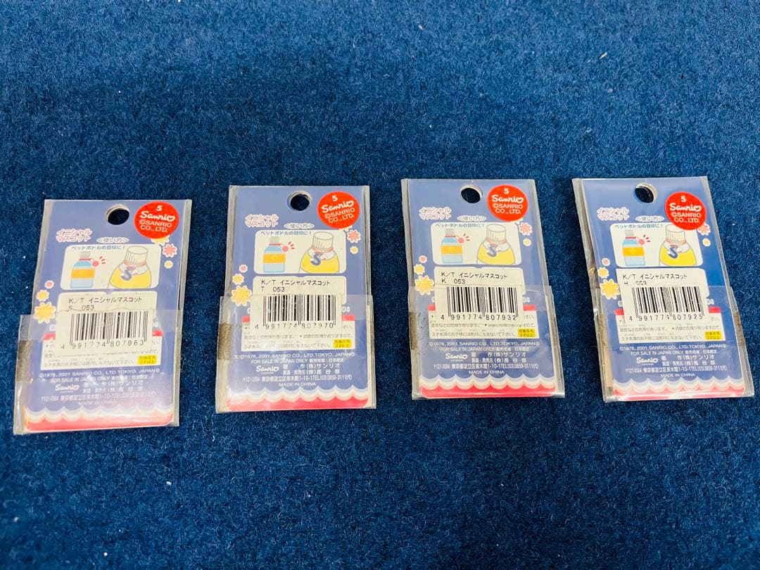 【新品未開封】サンリオ　ハローキティ　足長　イニシャルマスコット　レトロ