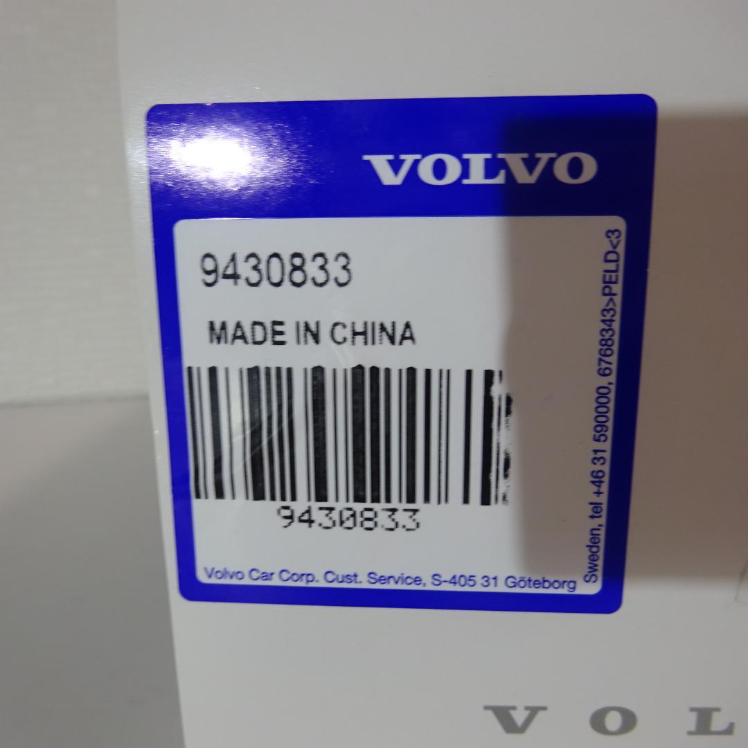 0305Y ボルボ XC60 1/18ミニカー ホワイト