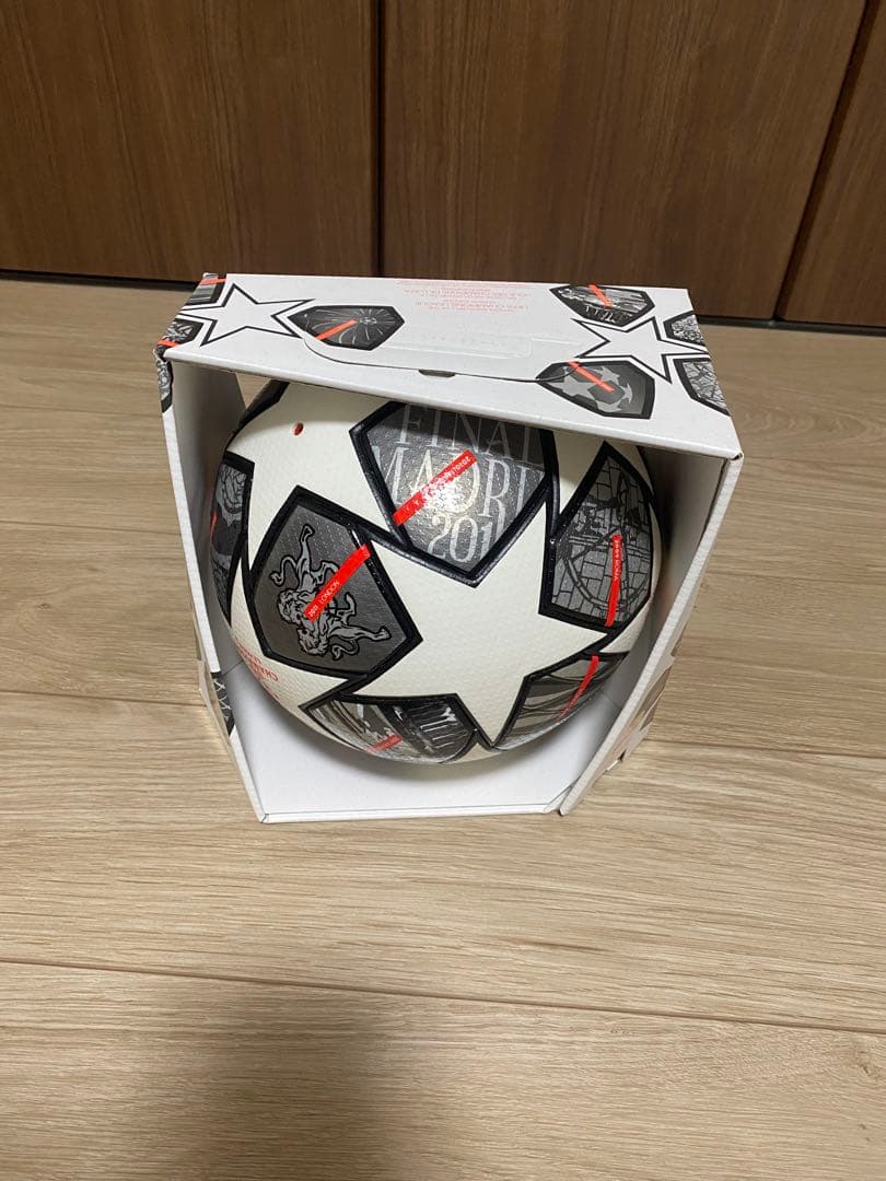 adidas チャンピオンズリーグ サッカーボール