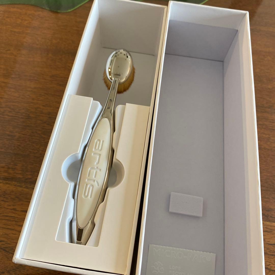 ARTIS ファンデーションブラシ シルバーオーバル6