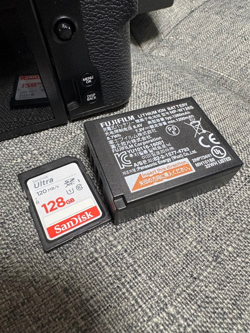 T*a様 FUJIFILM X-S10 ミラーレスカメラ 本体とレンズ付き