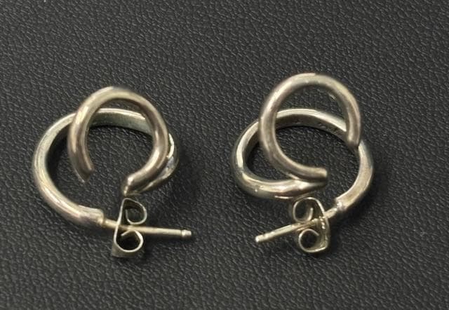 agete アガット シルバー刻印 ツイストデザイン ピアス