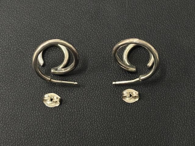 agete アガット シルバー刻印 ツイストデザイン ピアス