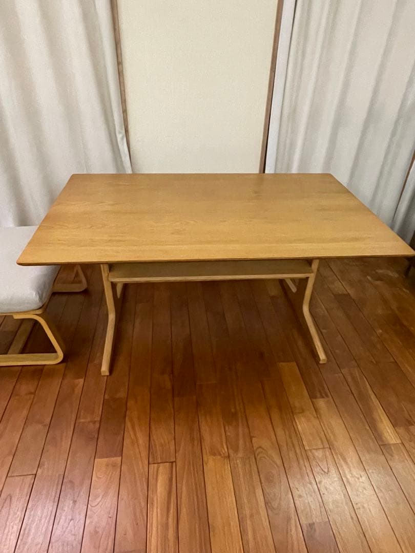 無印　リビングでもダイニングでもつかえるテーブル・４・オーク材