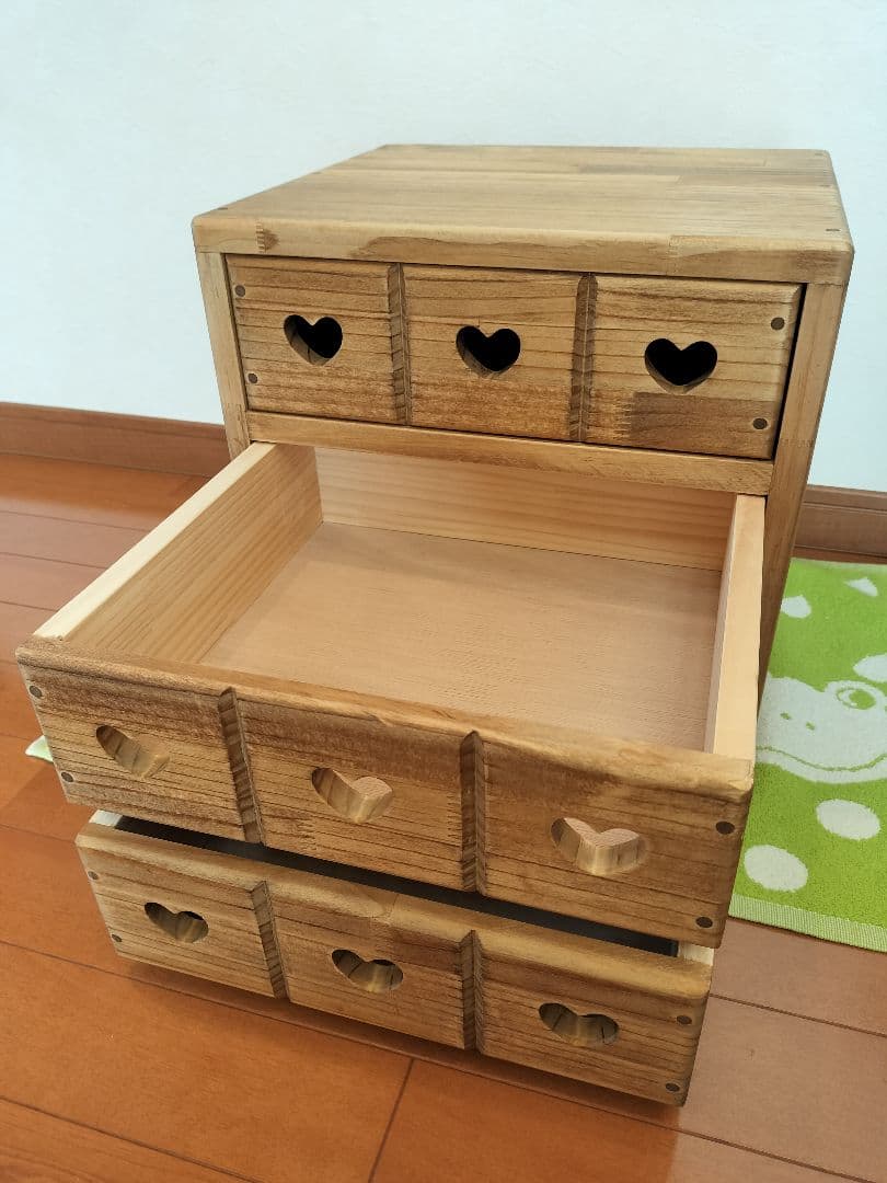 カントリー家具　９ハートの３段チェスト