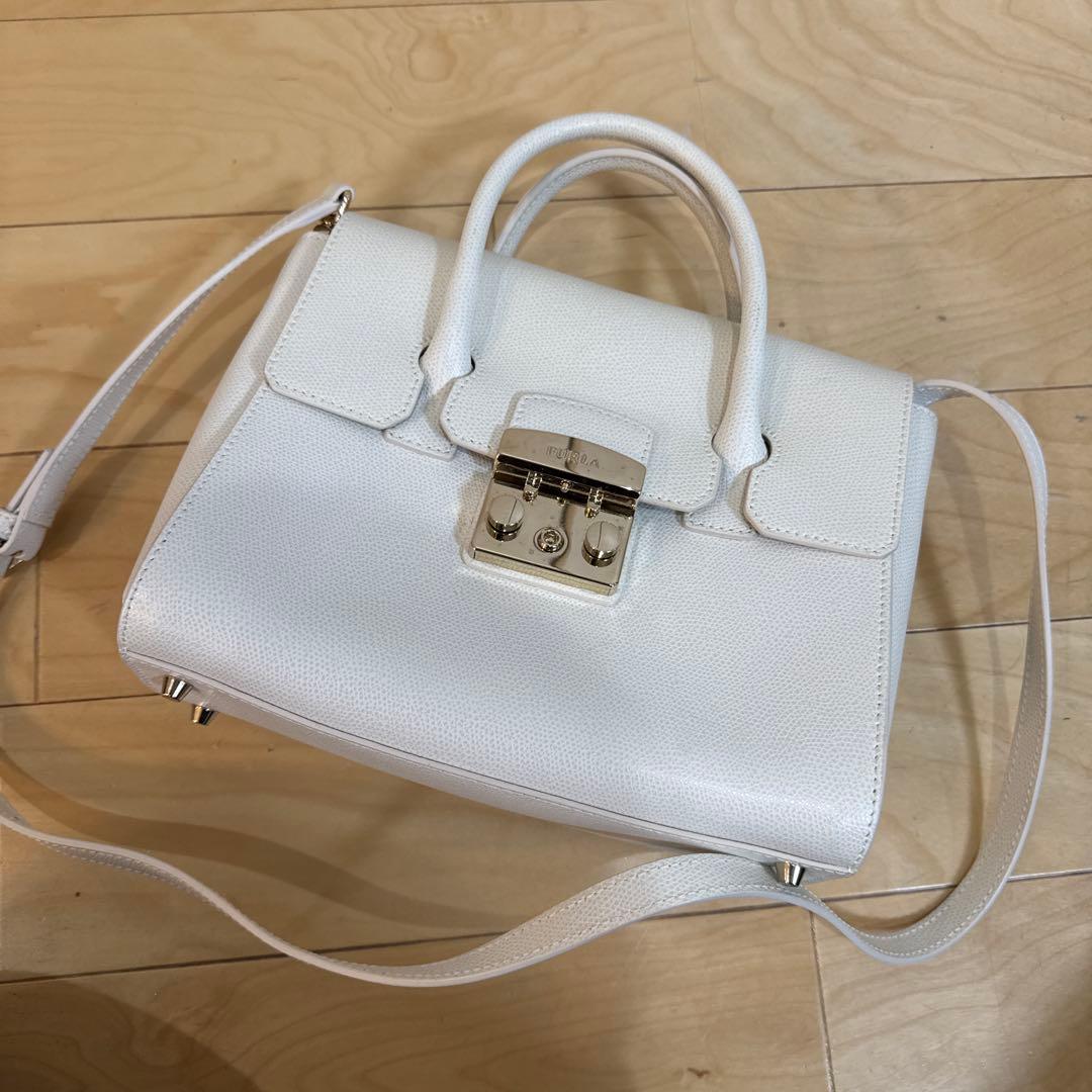 FURLA ホワイト　ショルダーバッグ