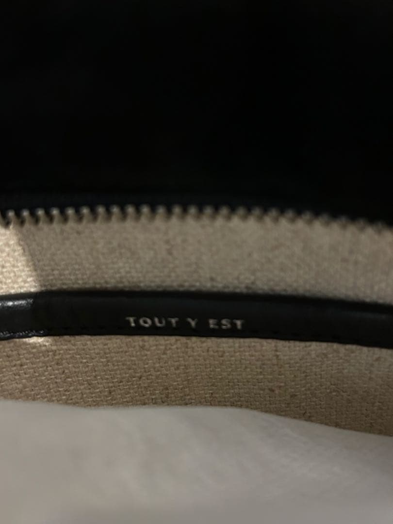 TOUT Y ESTトゥティエ 黒 スエード SAC LOQUET ロケバッグ